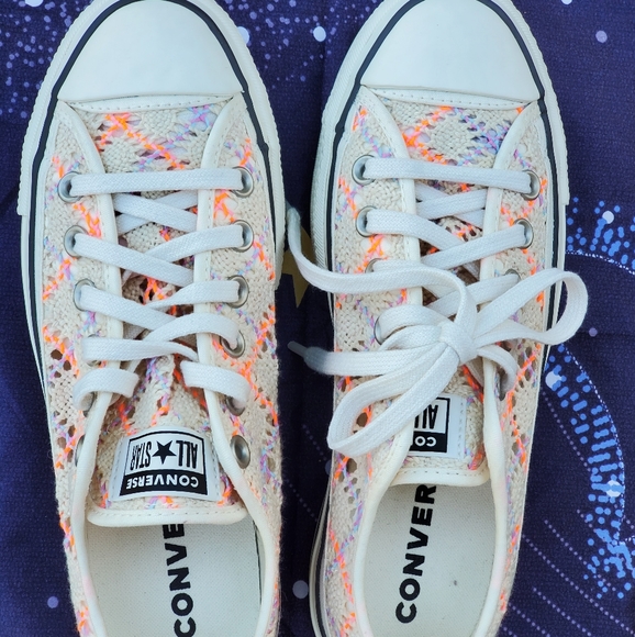 Converse Women's Chuck Taylor "Boho Crochet" - Picture 2 of 9